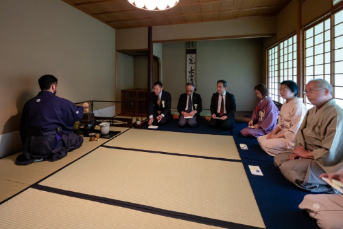 薄茶席（披錦斎）　席主：谷村庄治